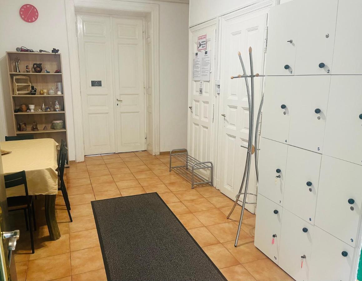 East Point Hostel Budapest Esterno foto